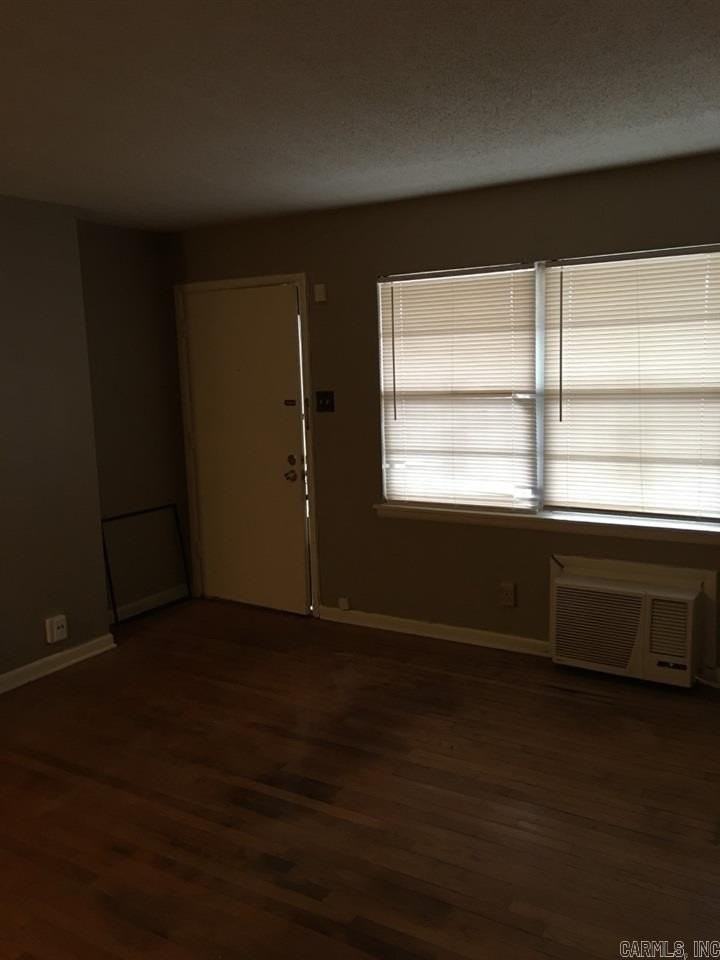 220 N Taylor St - Photo 6 of 7