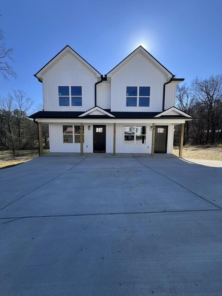 40 42 E Avenue - Photo 2 of 19