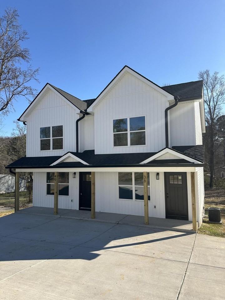 40 42 E Avenue - Photo 3 of 19