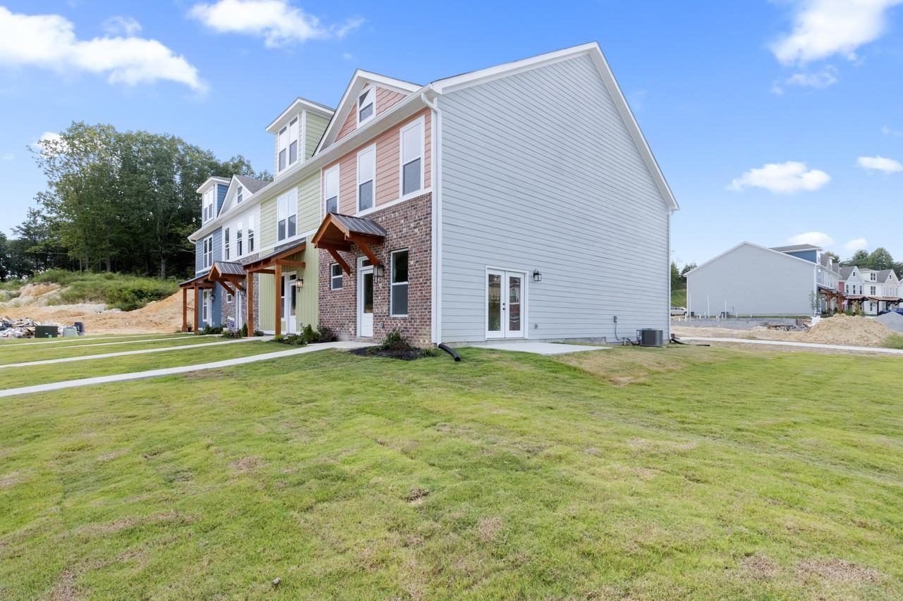 1902 Cypress Ln - Photo 4 of 32