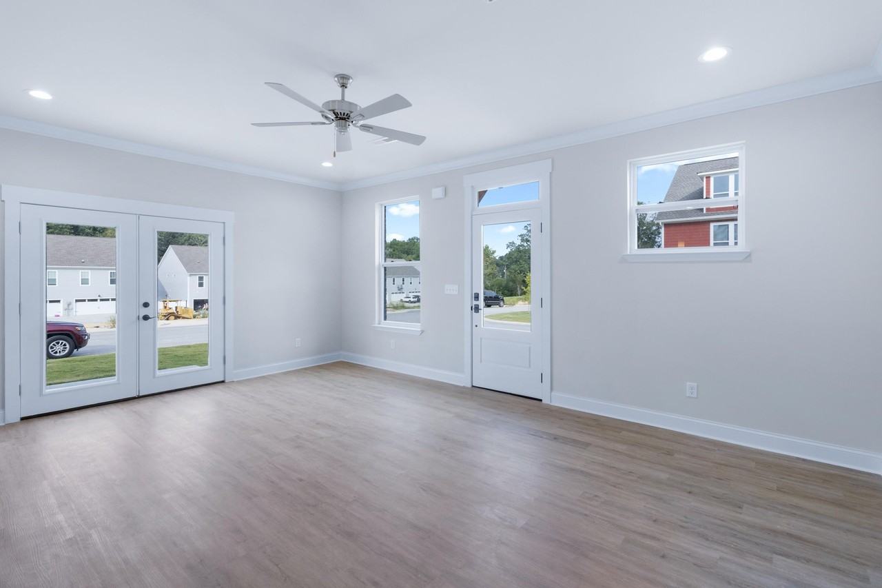 1902 Cypress Ln - Photo 7 of 32