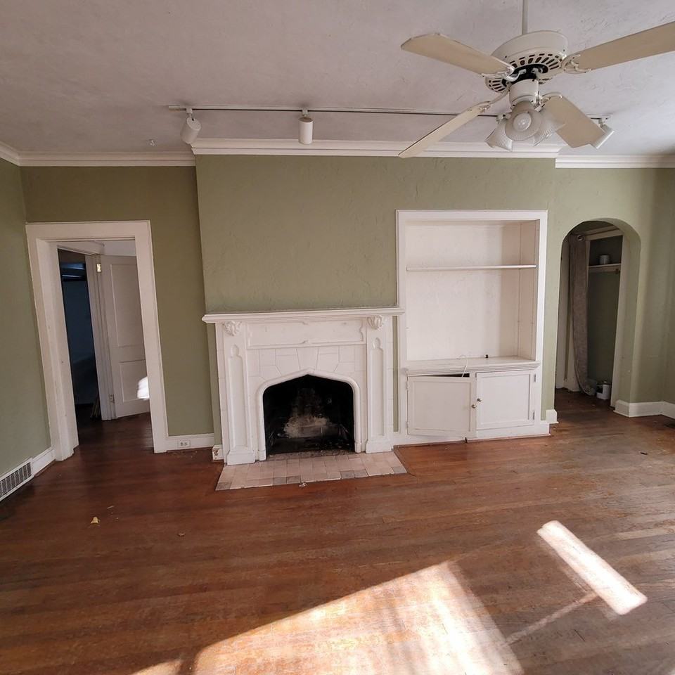 1256 Peacock Ave - Photo 5 of 11