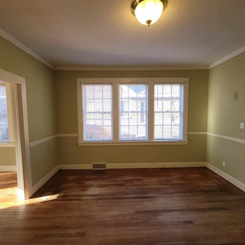 1256 Peacock Ave - Photo 6 of 11