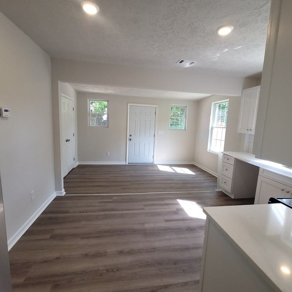 2704 Lee St Unit B1 #B1 - Photo 3 of 7