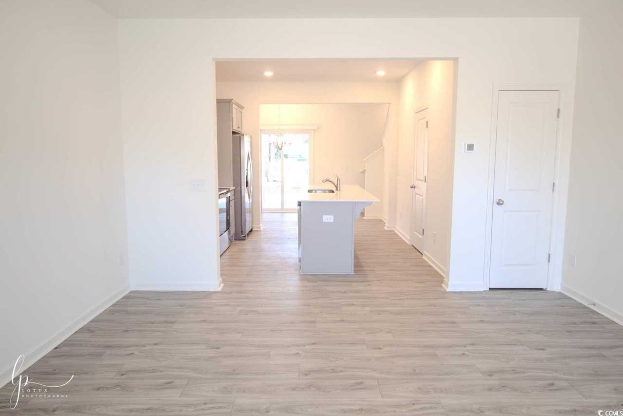 119 Crescent Way - Photo 3 of 17