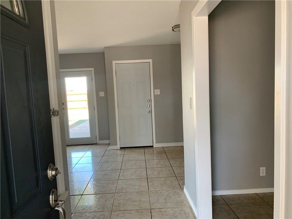 1601 W Manor Dr - Photo 5 of 25