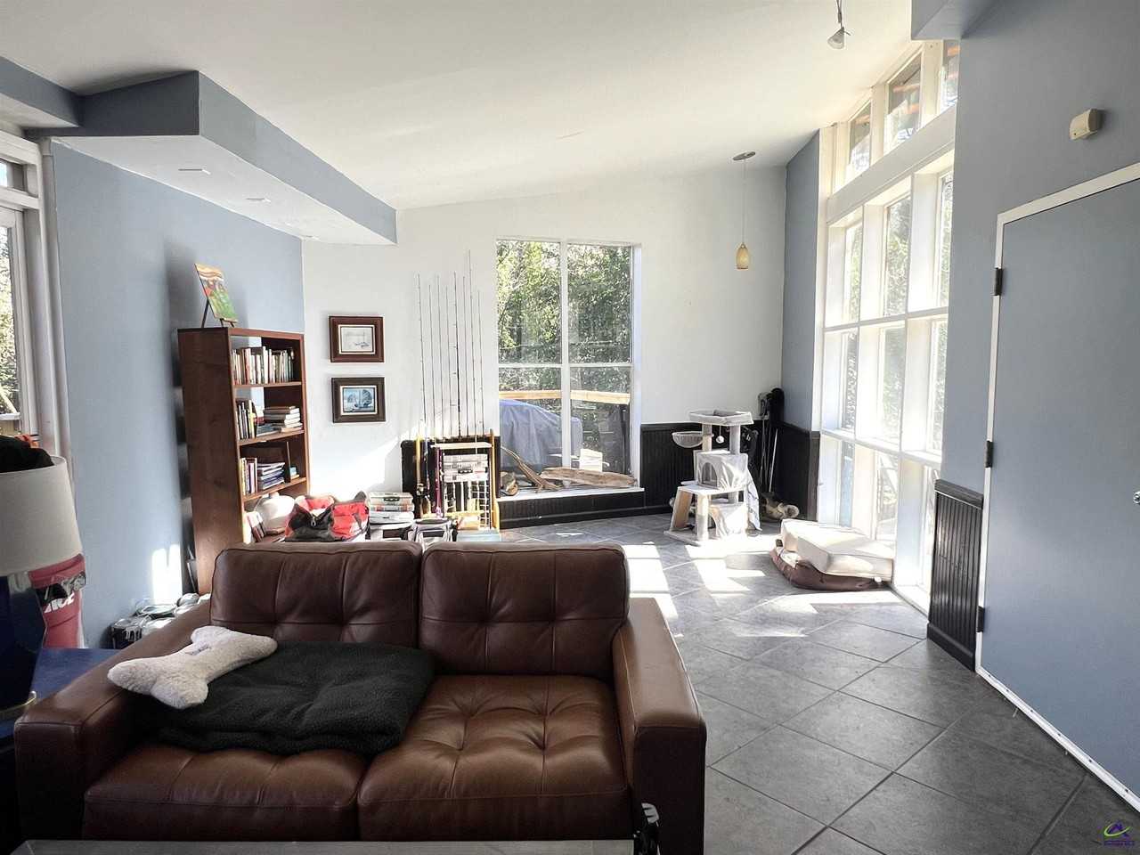 620 Laverne Pl - Photo 6 of 39