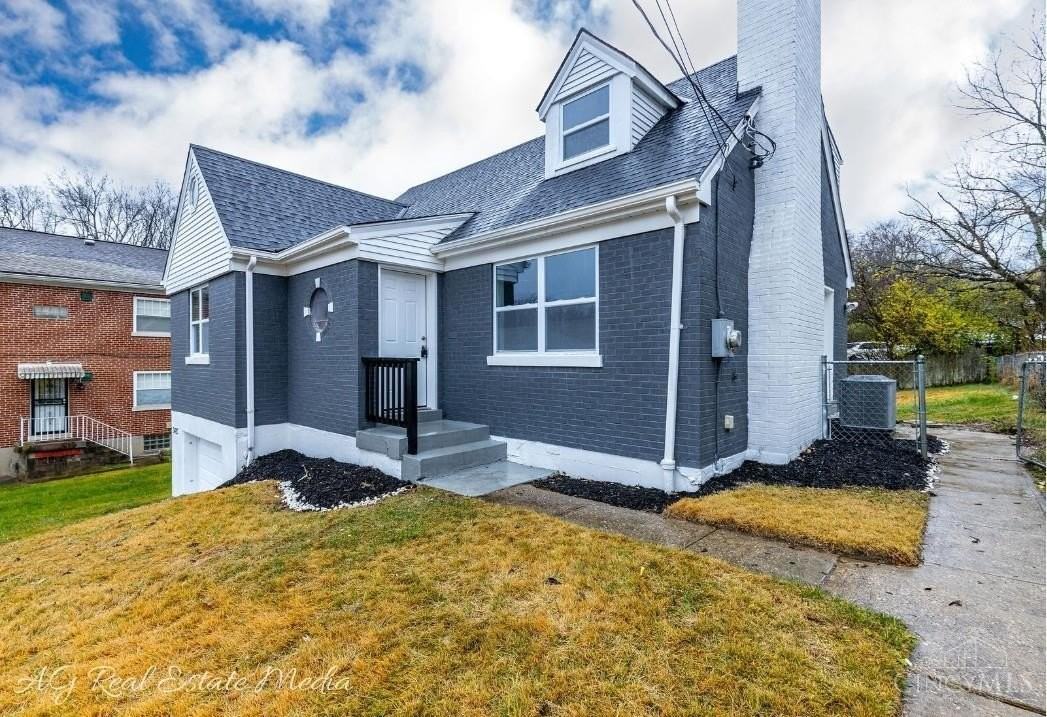 3405 Millrich Ave - Photo 5 of 39