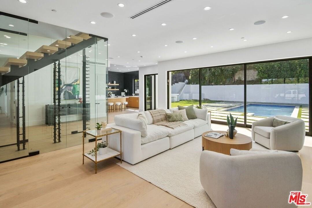 12700 Montana Ave - Photo 3 of 50