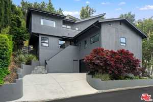 featured image of 2418 Canyon Oak Dr