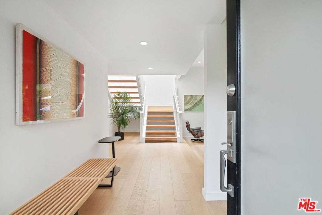 2418 Canyon Oak Dr - Photo 2 of 28