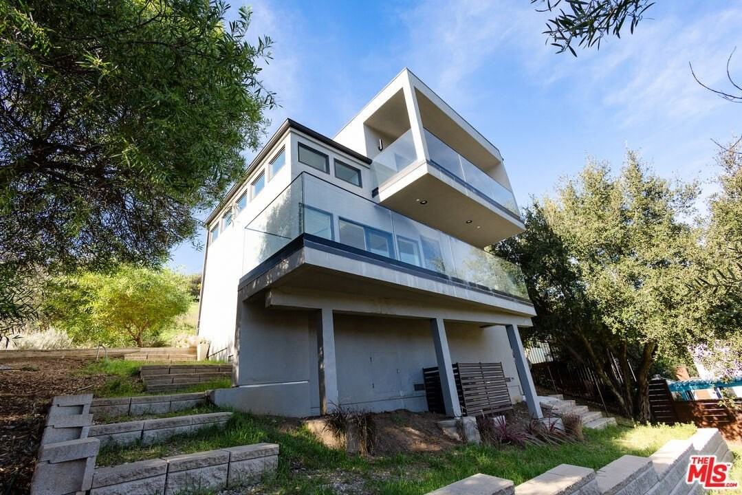 26349 Fairside Rd - Photo 2 of 42