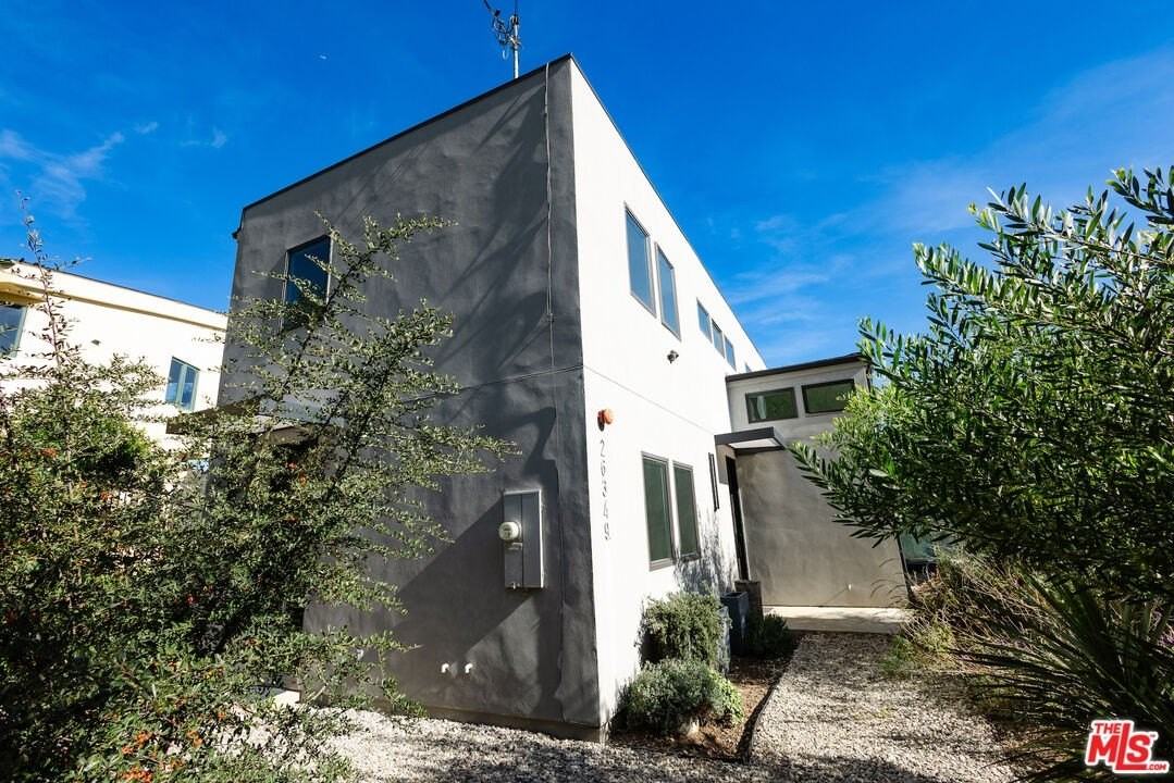 26349 Fairside Rd - Photo 6 of 42