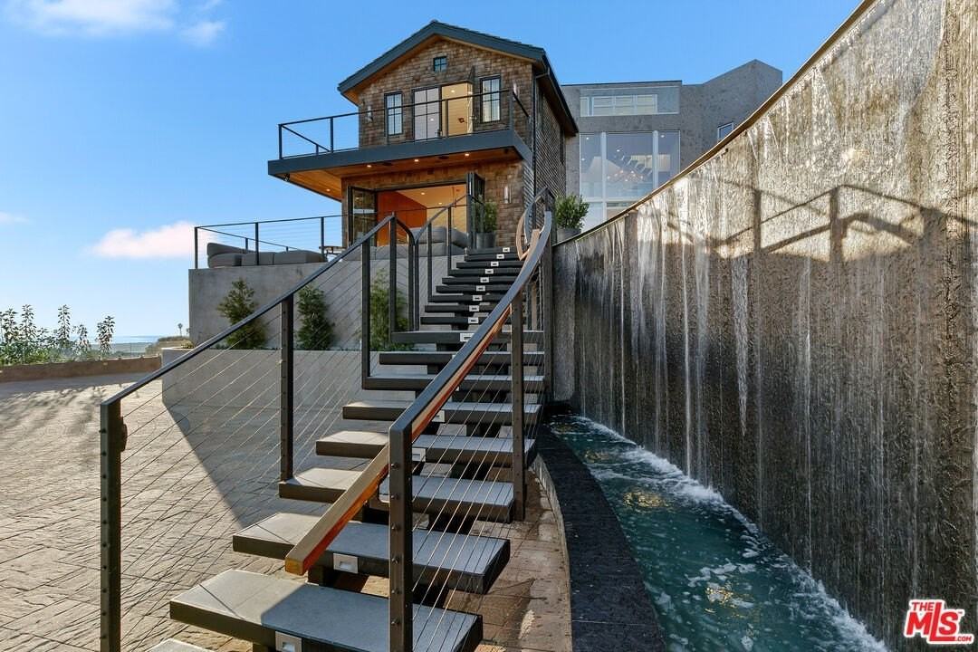 2020 Cyprean Dr - Photo 3 of 50