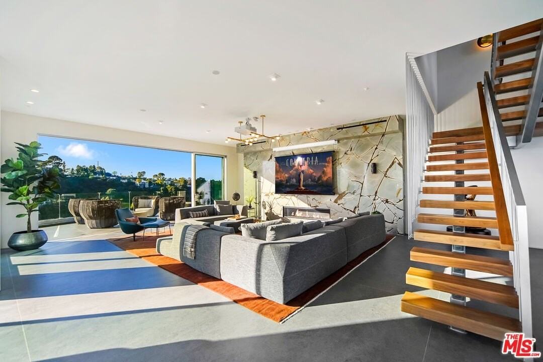 2020 Cyprean Dr - Photo 7 of 50