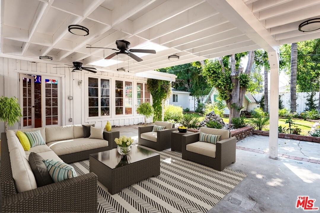 14842 Morrison St - Photo 3 of 42