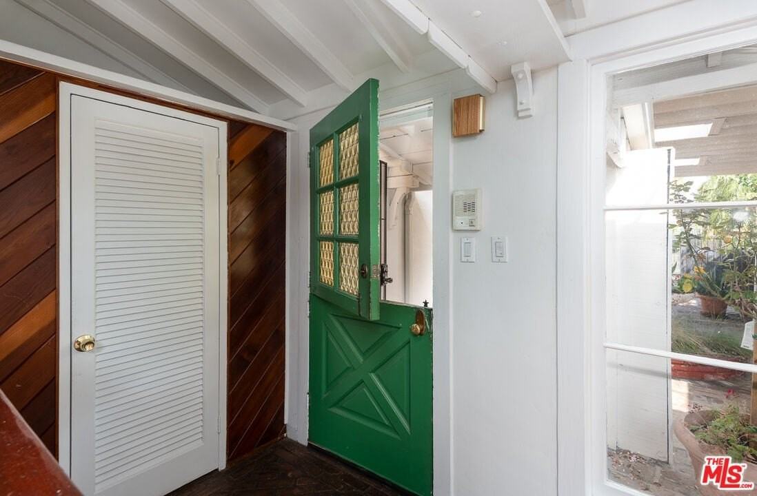 14842 Morrison St - Photo 6 of 42