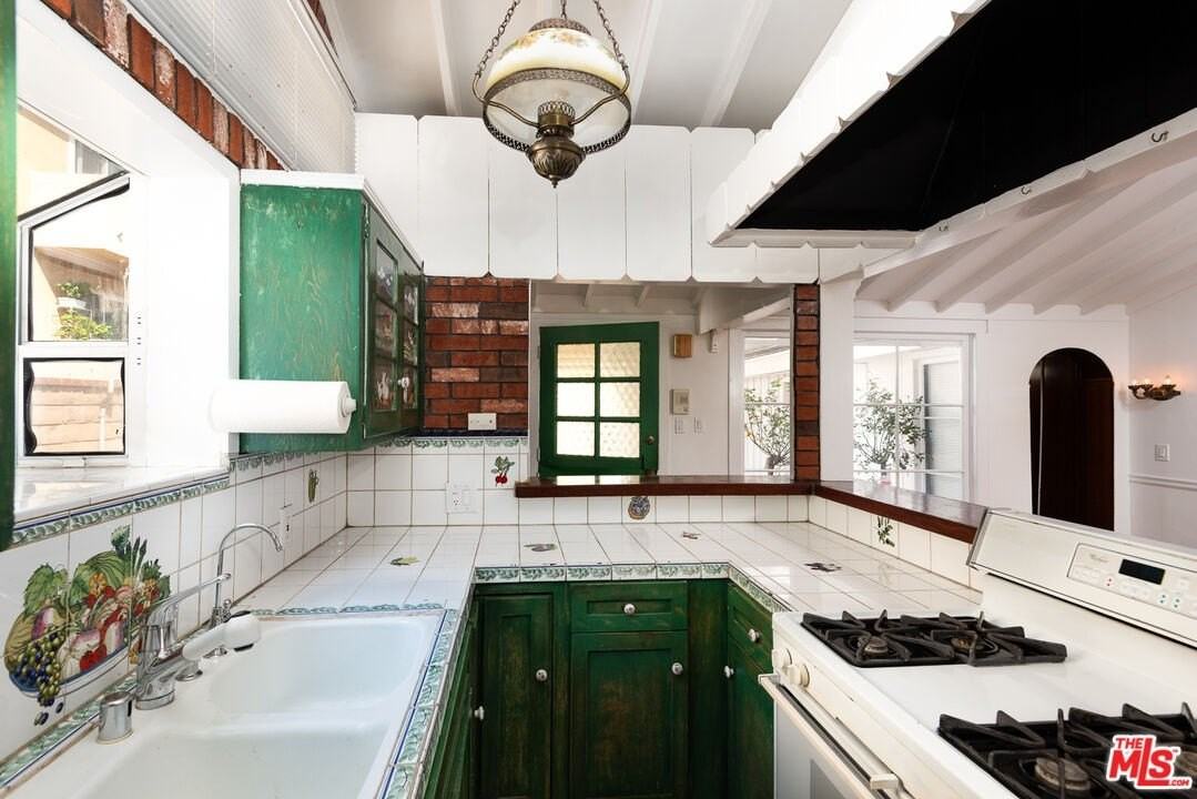 14842 Morrison St - Photo 7 of 42