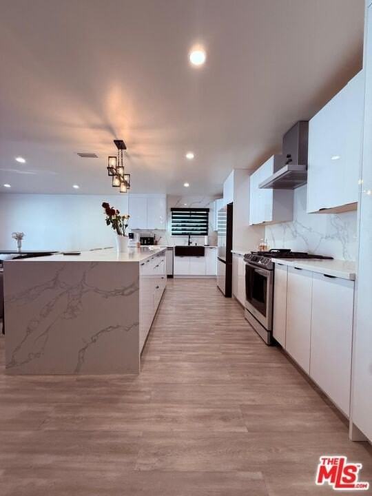 16047 Bryant St - Photo 5 of 24