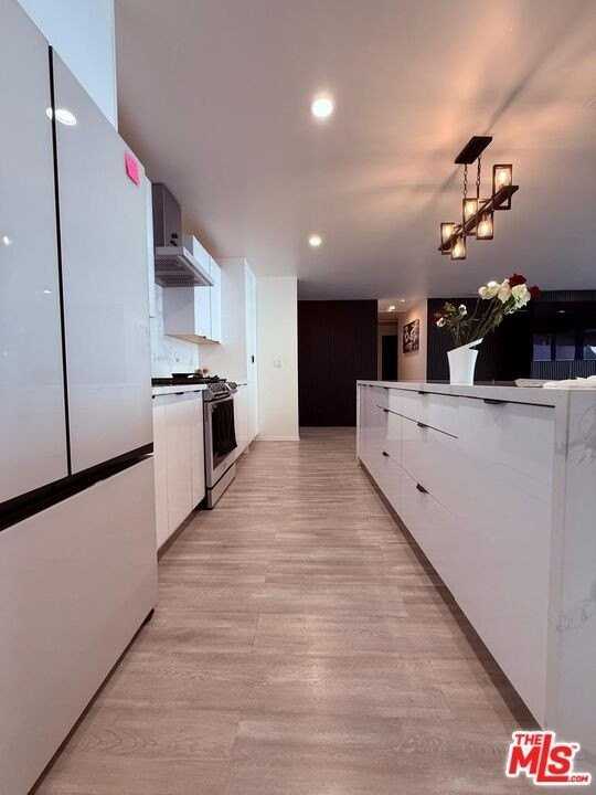 16047 Bryant St - Photo 6 of 24