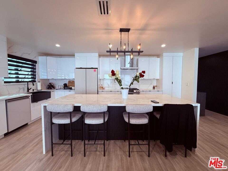 16047 Bryant St - Photo 7 of 24