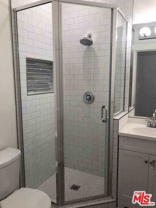 767 N Ridgewood Pl Unit 1/2 #1-2 - Photo 6 of 9