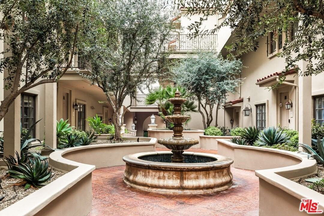 851 N San Vicente Blvd Apt 115 #115 - Photo 3 of 20