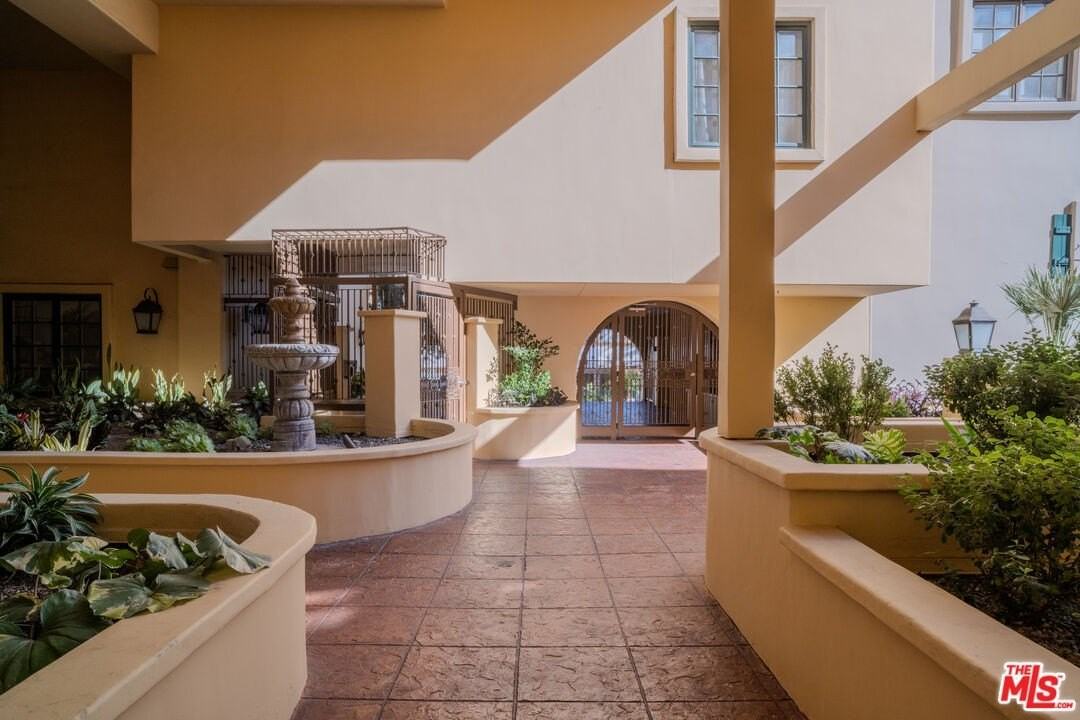 851 N San Vicente Blvd Apt 115 #115 - Photo 4 of 20