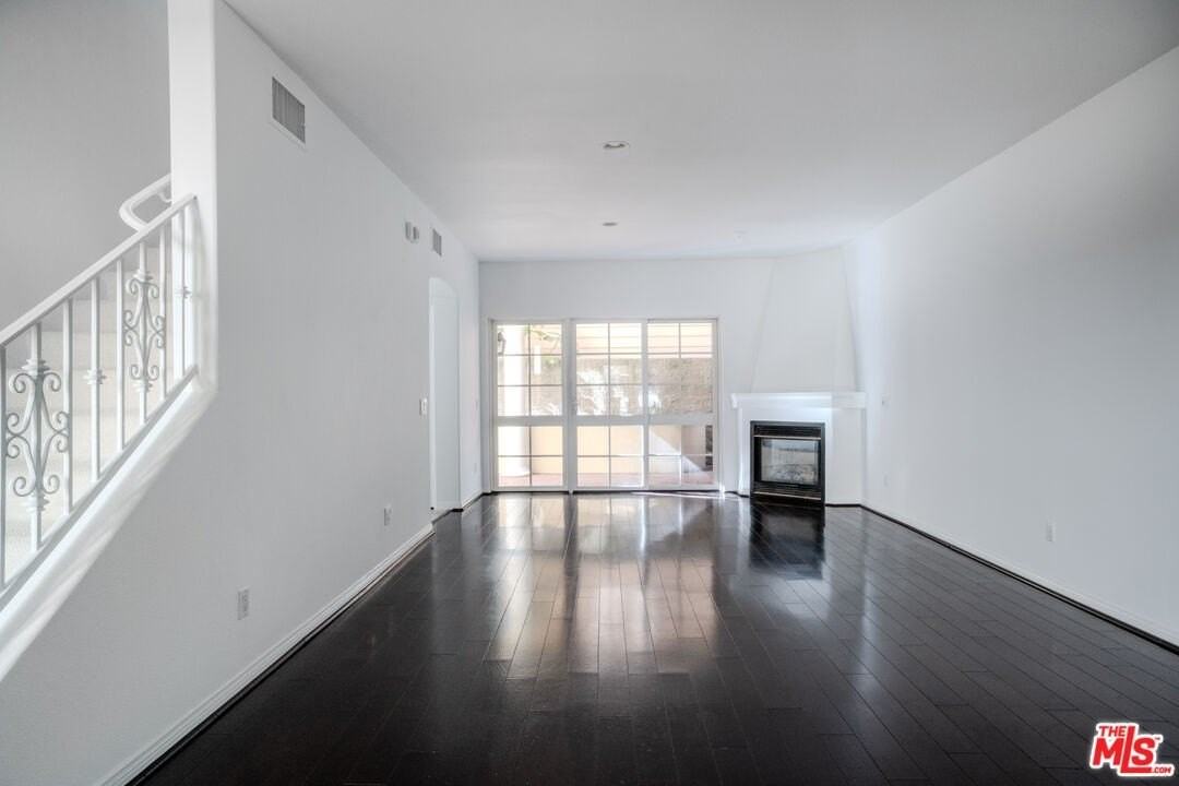 851 N San Vicente Blvd Apt 115 #115 - Photo 5 of 20