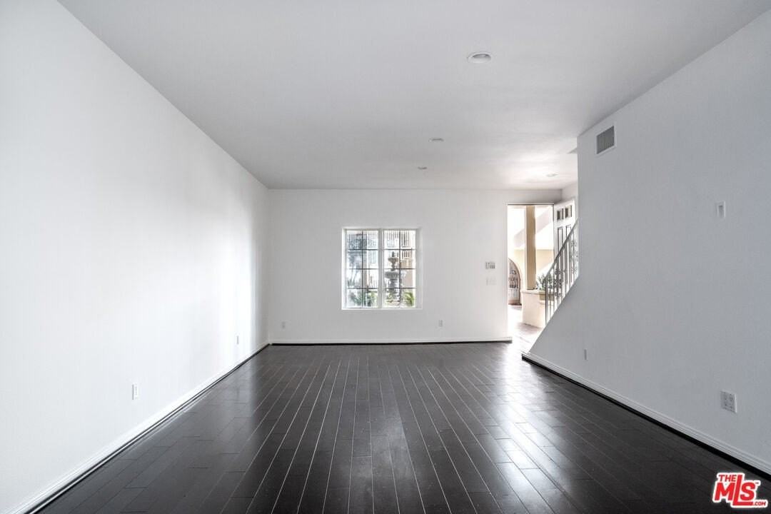 851 N San Vicente Blvd Apt 115 #115 - Photo 6 of 20