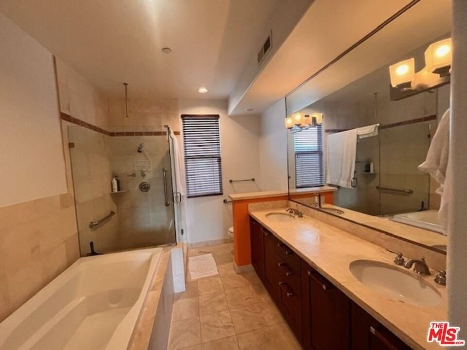 8609 W West Knoll Dr Apt G #G - Photo 7 of 12