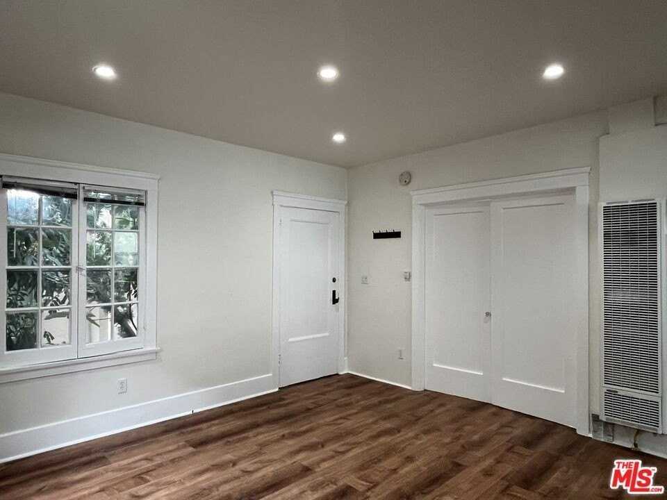 1667 Golden Gate Ave - Photo 7 of 19