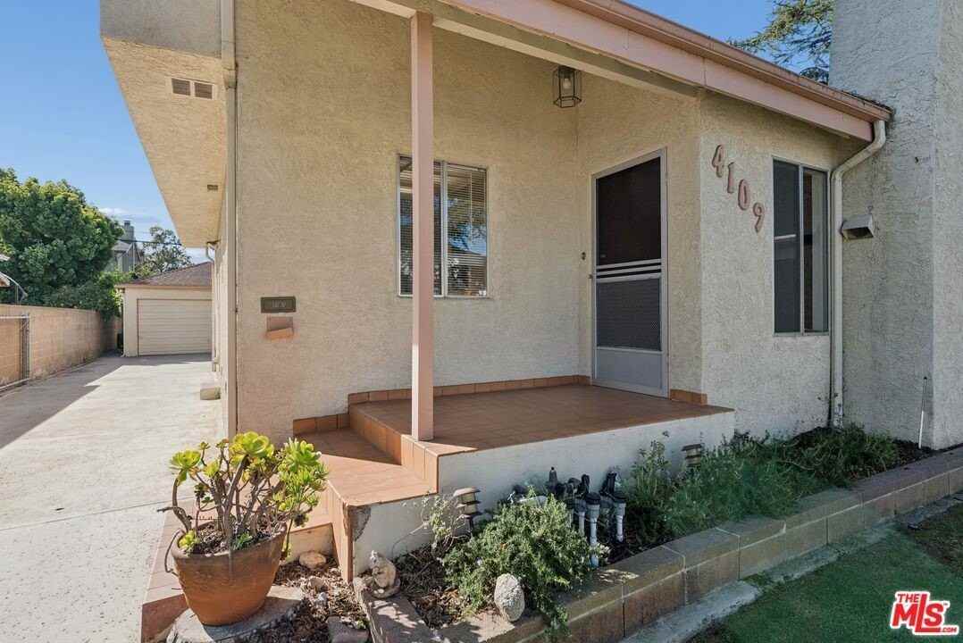 4109 Beethoven St - Photo 2 of 27