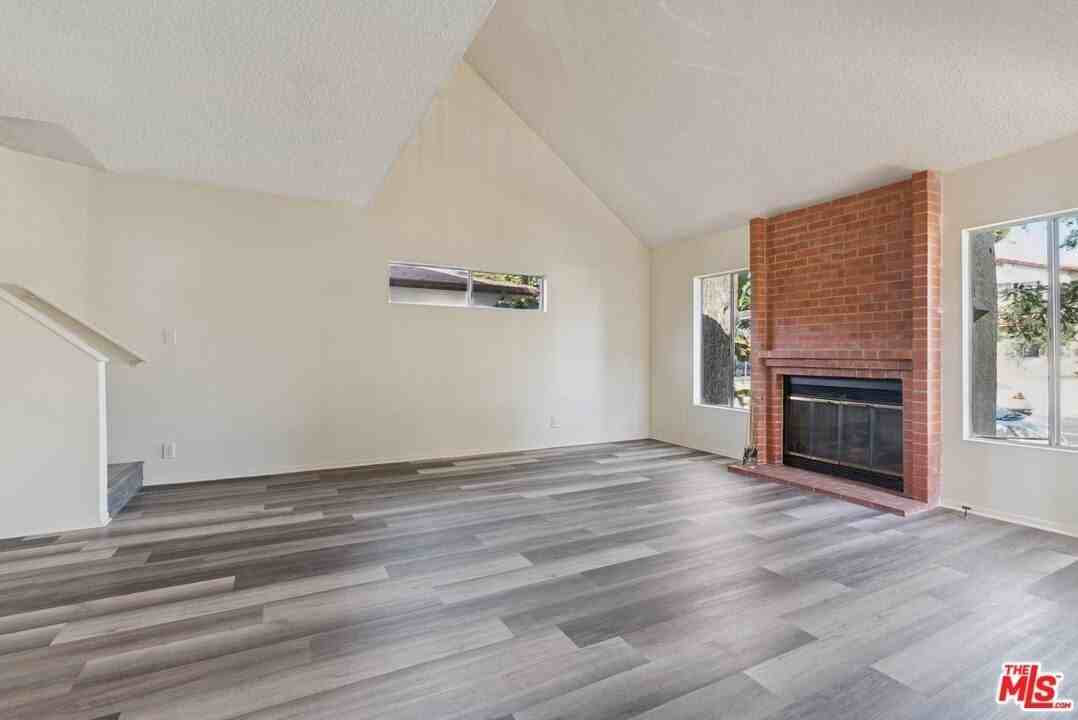 4109 Beethoven St - Photo 3 of 27