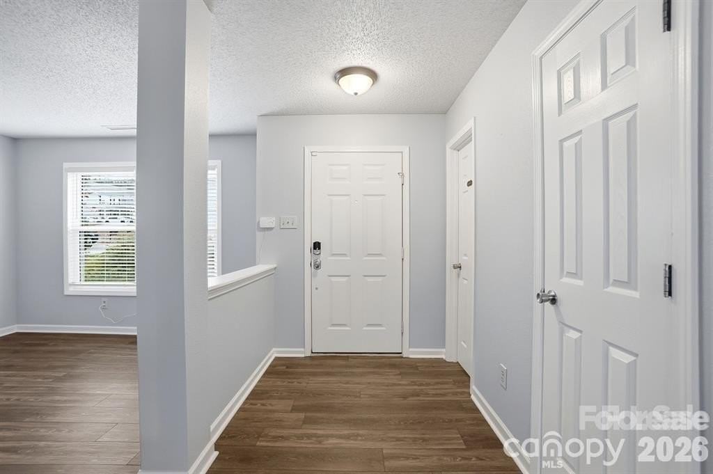 910 Torsion Ln - Photo 3 of 47