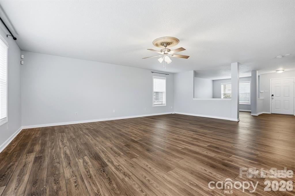 910 Torsion Ln - Photo 7 of 47