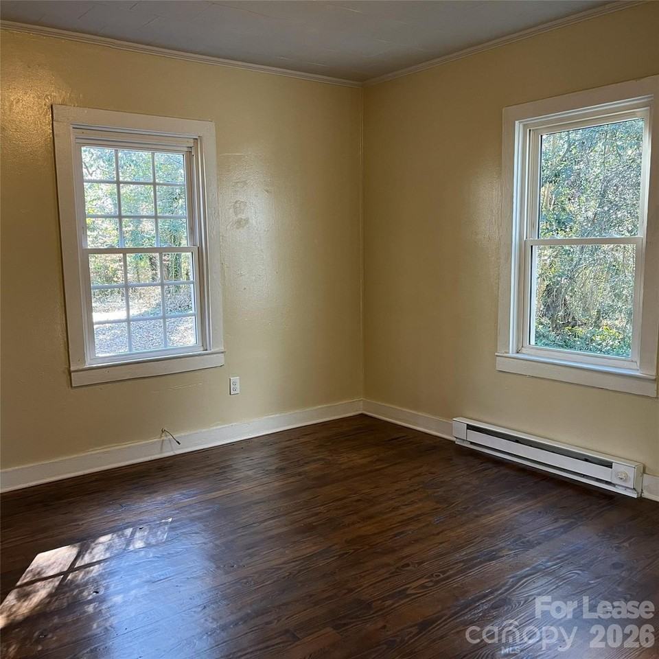 2621 Dr Carver Rd - Photo 5 of 9