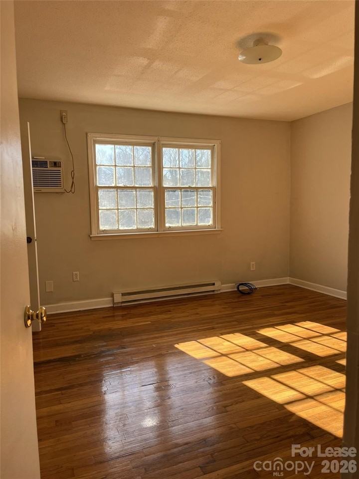 2667 Dr Carver Rd Apt 3 #3 - Photo 6 of 9