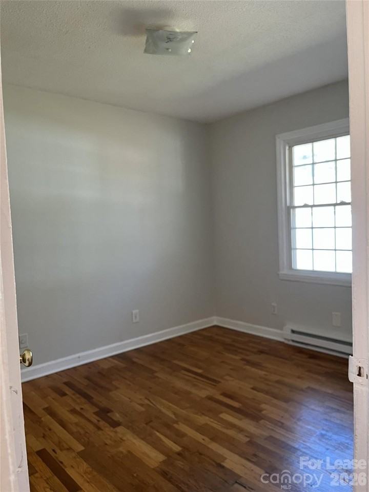 2667 Dr Carver Rd Apt 3 #3 - Photo 7 of 9