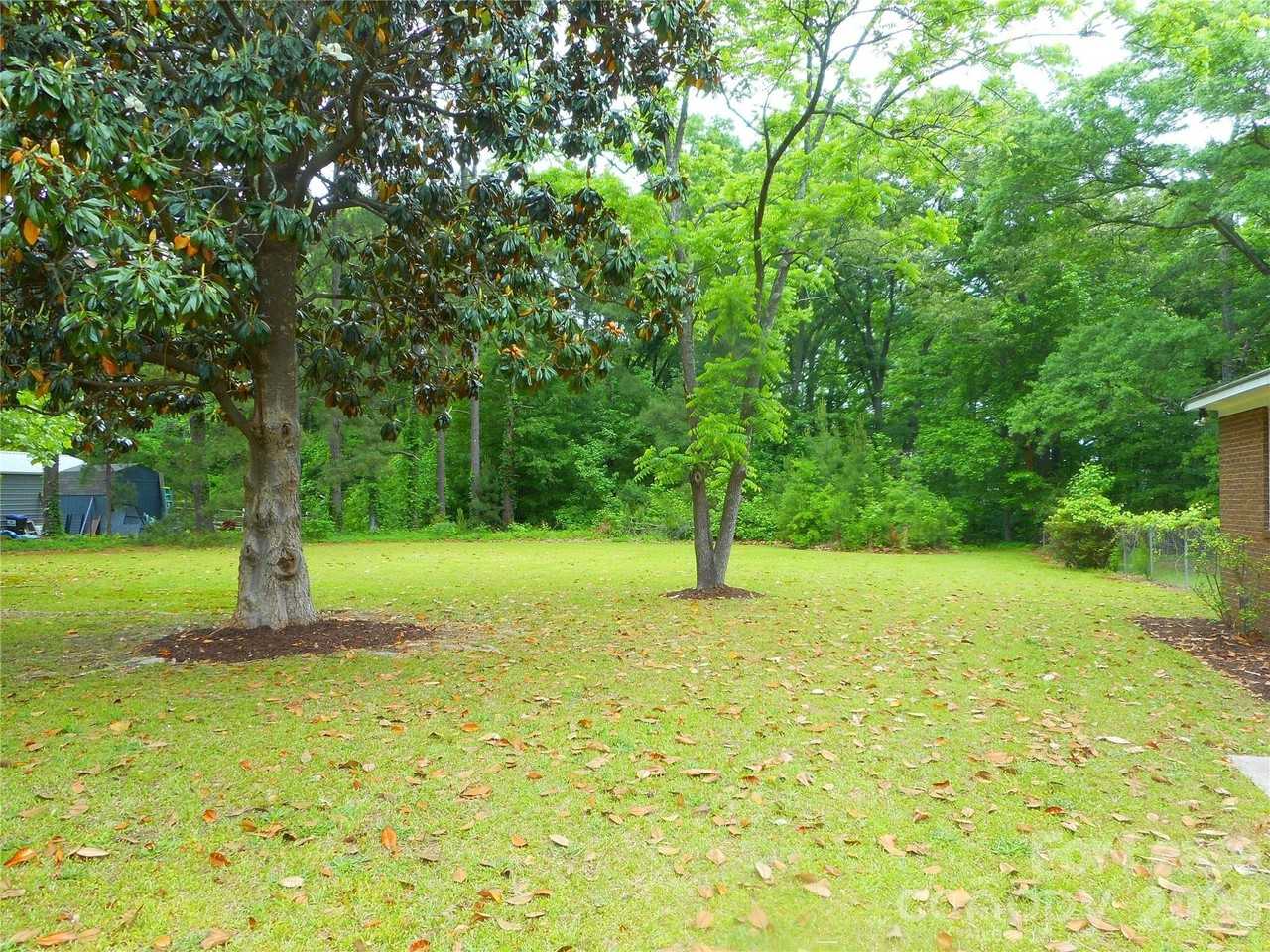 733 Catawba Cir N - Photo 3 of 26