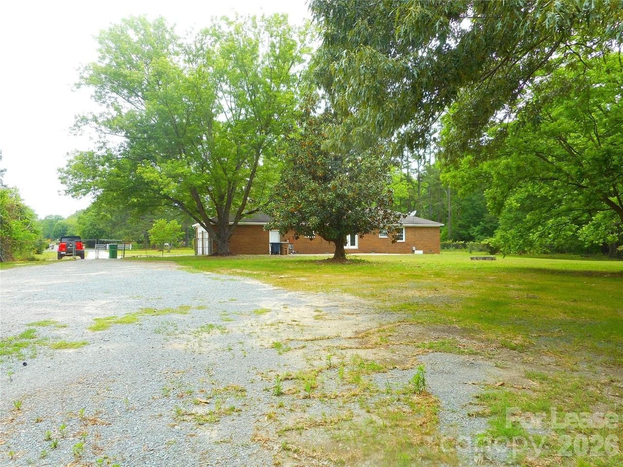 733 Catawba Cir N - Photo 7 of 26