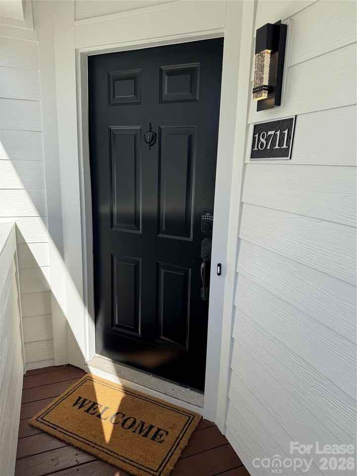 18711 Vineyard Point Ln - Photo 2 of 18