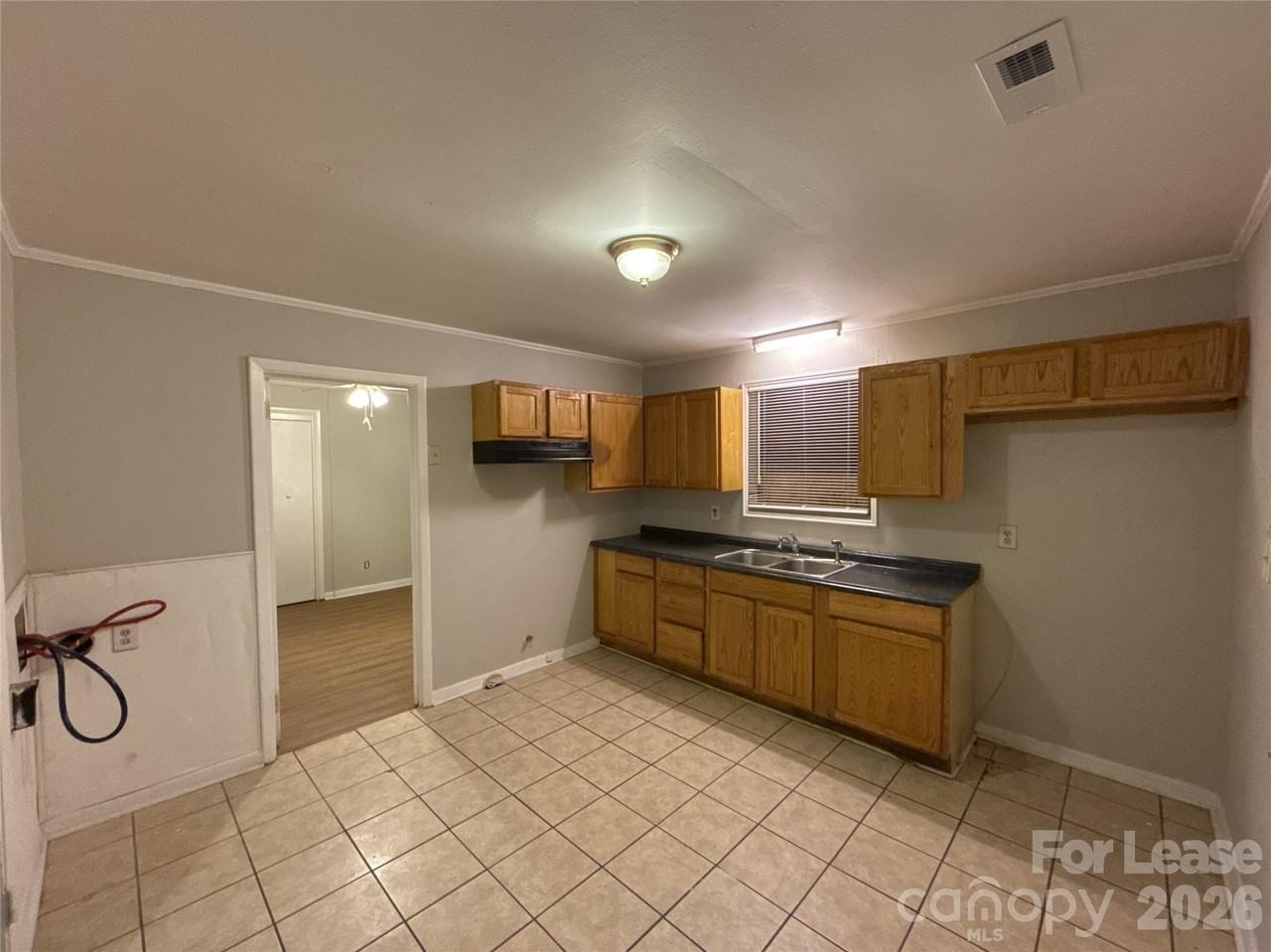 2518 Lasalle St - Photo 4 of 9