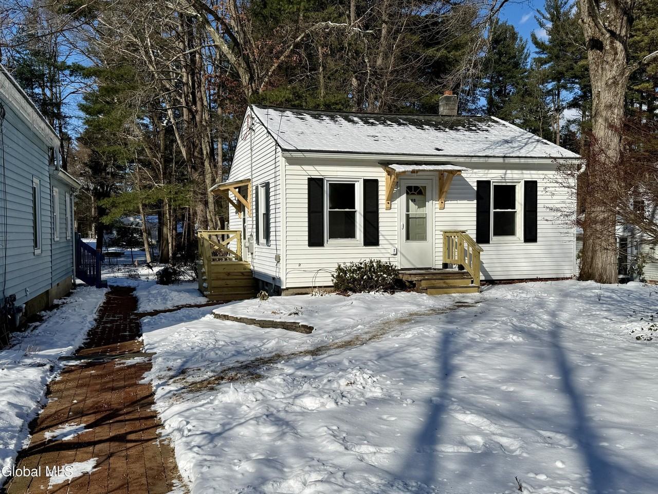 98 Willow St - Photo 2 of 10