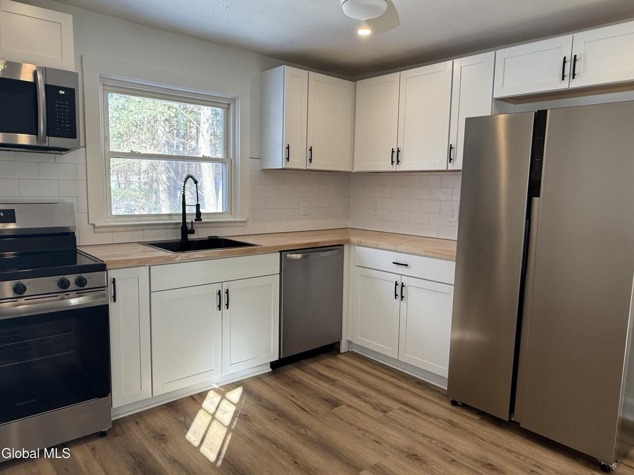 98 Willow St - Photo 3 of 10