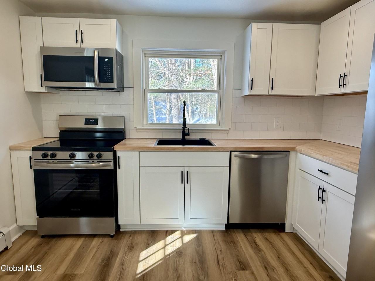 98 Willow St - Photo 4 of 10