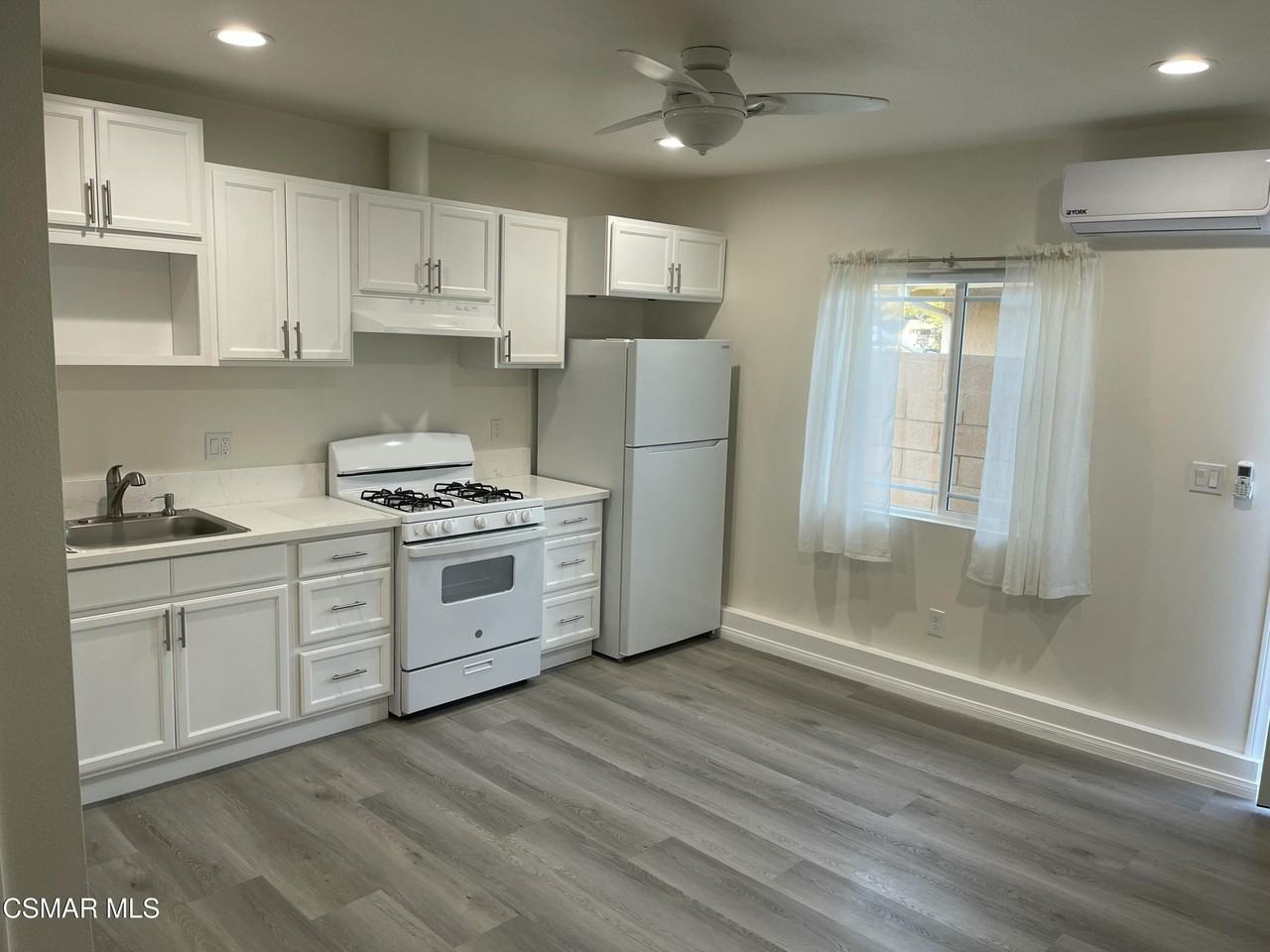 3587 Sweetwood St Unit B #B - Photo 2 of 11