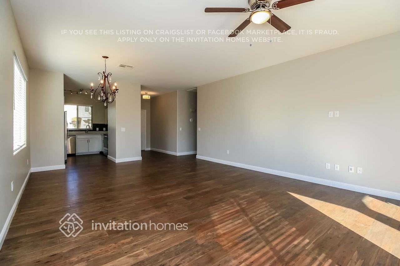 686 E Colt Ct - Photo 3 of 16