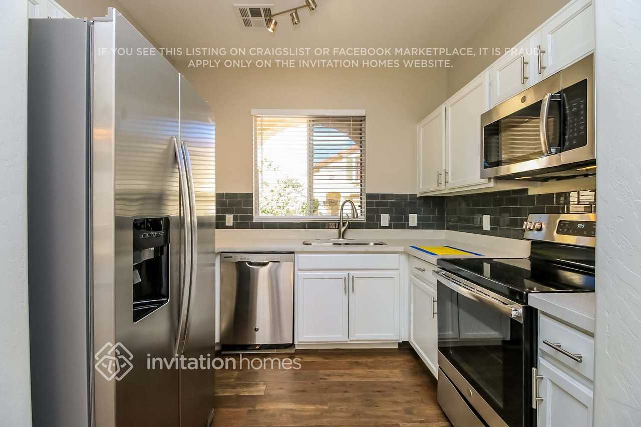 686 E Colt Ct - Photo 7 of 16