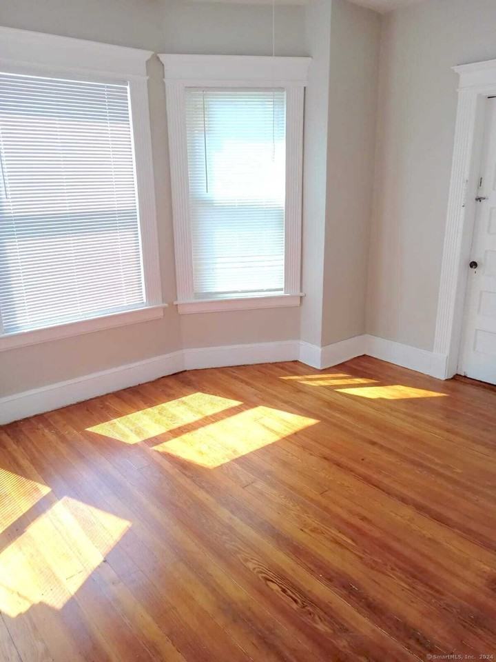 121 Lounsbury St #3E - Photo 5 of 6